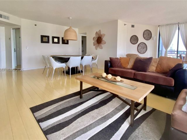 2-bedroom condo for sale in Aventura - 3300 NE 191st St 1807 - MondialRealty