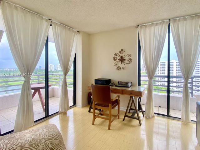 2-bedroom condo for sale in Aventura - 3300 NE 191st St 1807 - MondialRealty