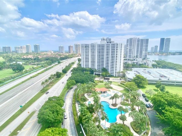 2-bedroom condo for sale in Aventura - 3300 NE 191st St 1807 - MondialRealty