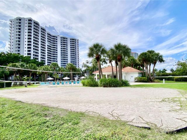 2-bedroom condo for sale in Aventura - 3300 NE 191st St 1807 - MondialRealty