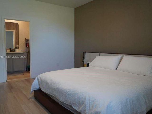 Home for rent at 385 NW 9th St 385 - photo 7420794