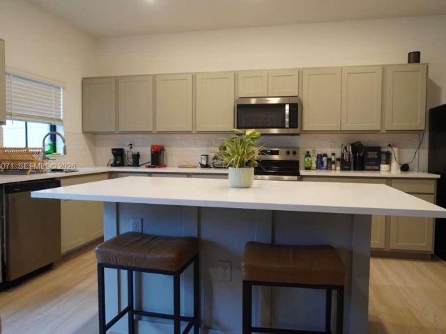 Home for rent at 385 NW 9th St 385 - photo 7420806