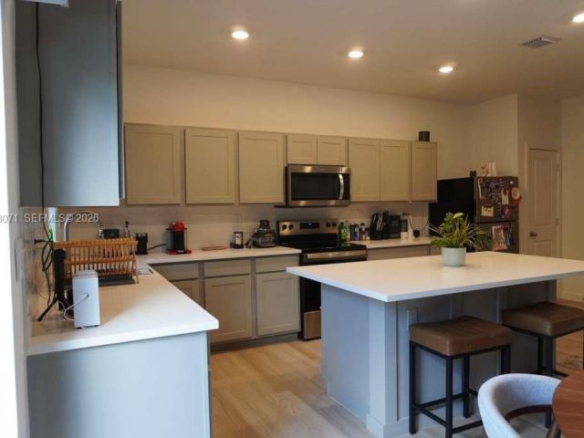 Home for rent at 385 NW 9th St 385 - photo 7420807