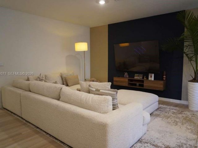 Home for rent at 385 NW 9th St 385 - photo 7420808