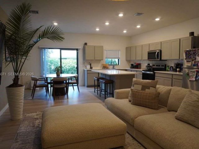 Home for rent at 385 NW 9th St 385 - photo 7420810