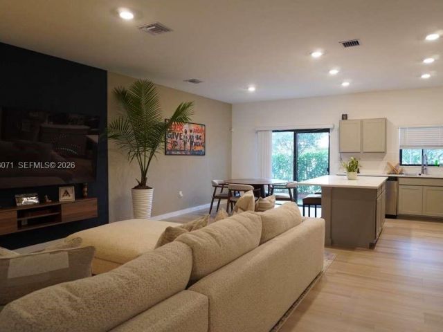 Home for rent at 385 NW 9th St 385 - photo 7420811