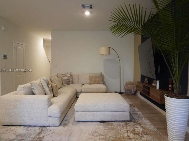 Home for rent at 385 NW 9th St 385 - photo 7420812