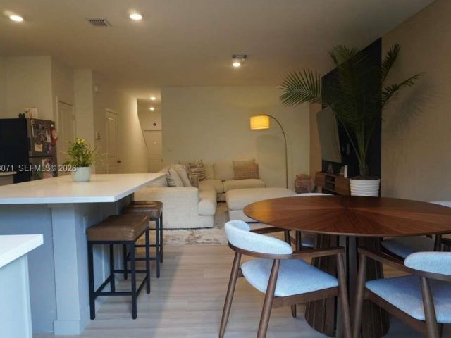 Home for rent at 385 NW 9th St 385 - photo 7420813