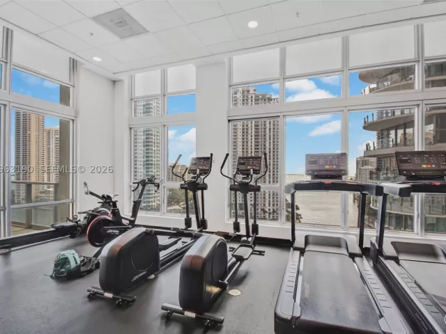 1-bedroom condo for sale in Miami - 300 S Biscayne Blvd T-1405 - MondialRealty