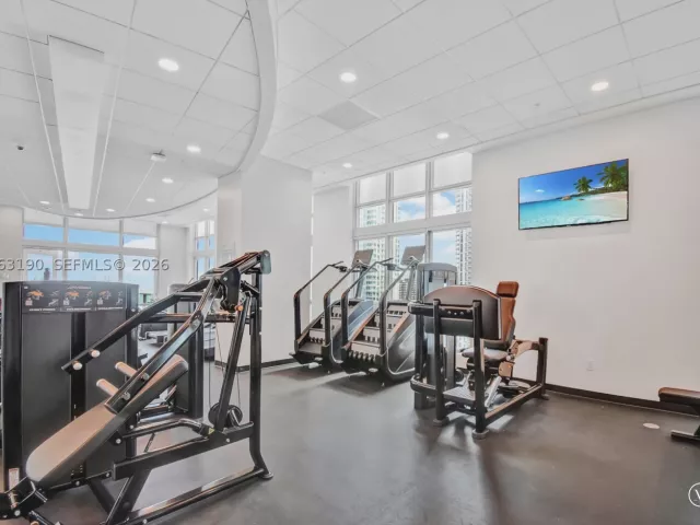 1-bedroom condo for sale in Miami - 300 S Biscayne Blvd T-1405 - MondialRealty