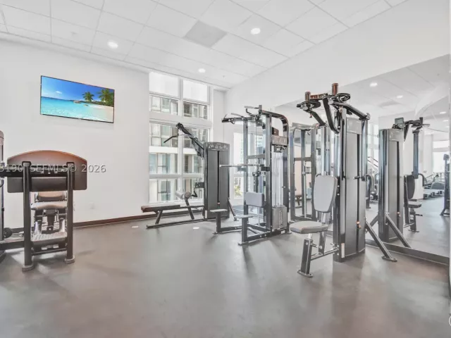 1-bedroom condo for sale in Miami - 300 S Biscayne Blvd T-1405 - MondialRealty