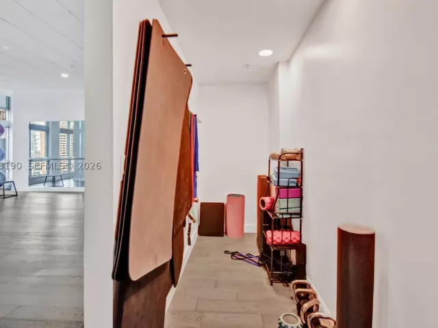 1-bedroom condo for sale in Miami - 300 S Biscayne Blvd T-1405 - MondialRealty