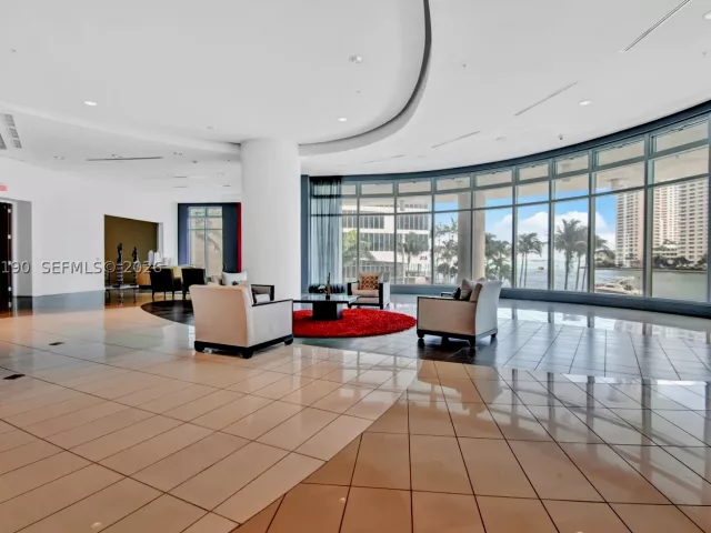 1-bedroom condo for sale in Miami - 300 S Biscayne Blvd T-1405 - MondialRealty