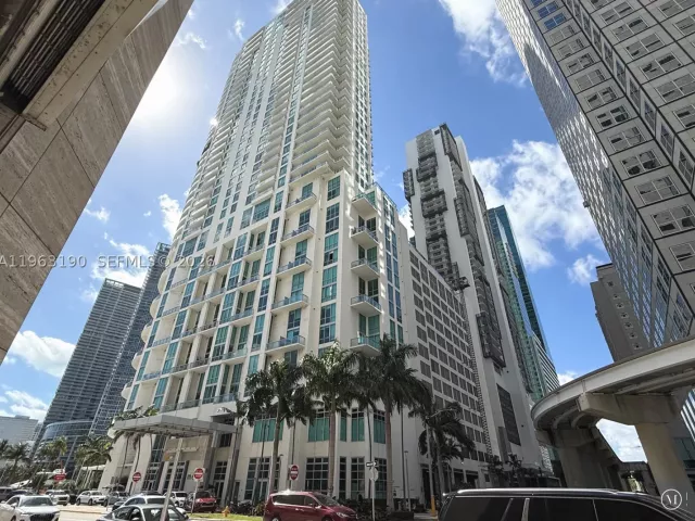 1-bedroom condo for sale in Miami - 300 S Biscayne Blvd T-1405 - MondialRealty