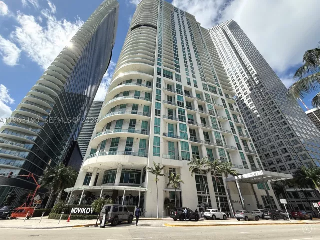 1-bedroom condo for sale in Miami - 300 S Biscayne Blvd T-1405 - MondialRealty