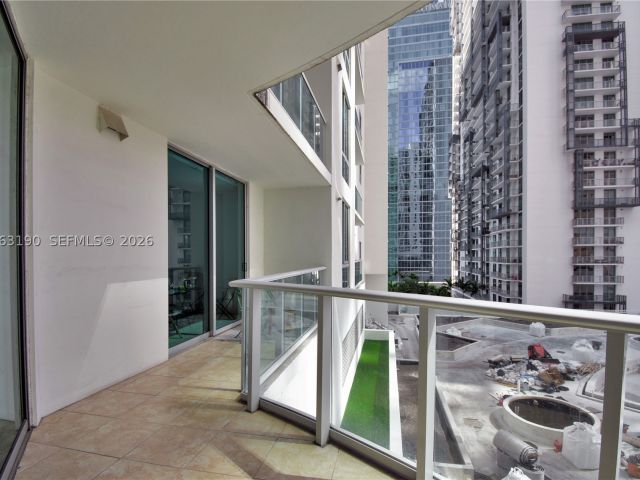 1-bedroom condo for sale in Miami - 300 S Biscayne Blvd T-1405 - MondialRealty