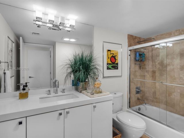 Apartment for sale  Unit #802 - photo 7415969