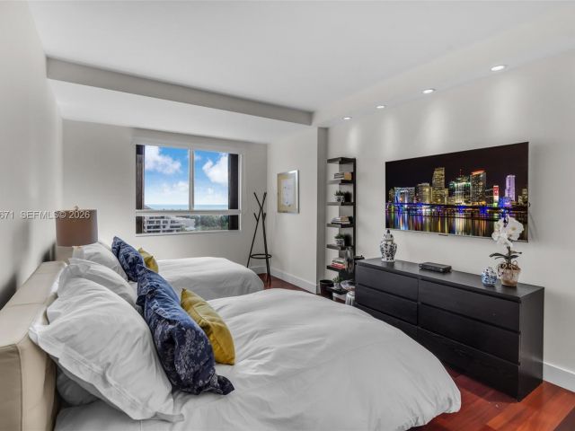 Apartment for sale  Unit #802 - photo 7415972