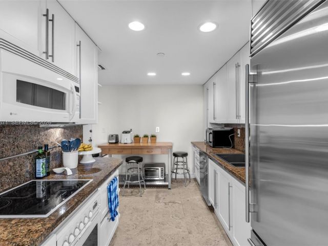 Apartment for sale  Unit #802 - photo 7415975