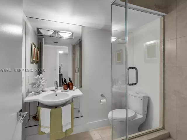 3-bedroom condo for sale in Key Biscayne - 151 Crandon Blvd 802 - MondialRealty