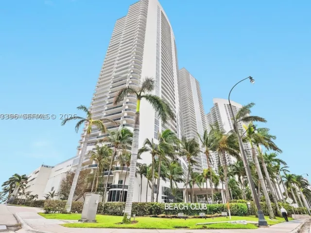 3-bedroom condo for sale in Hallandale Beach - 1800 S Ocean Dr 3608 - MondialRealty