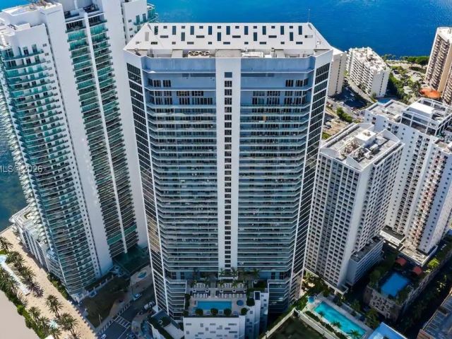 condo for rent in Miami - 1300 Brickell Bay Dr 2000 - MondialRealty