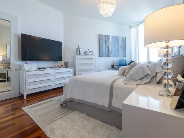 2-bedroom condo for sale in Sunny Isles Beach - 16001 Collins Ave 3605 - MondialRealty