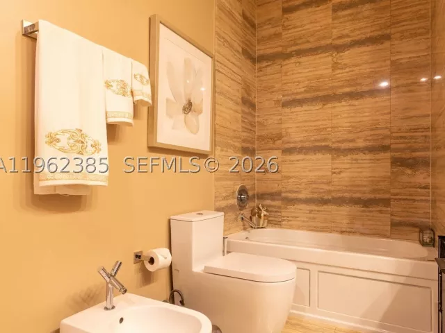 2-bedroom condo for sale in Sunny Isles Beach - 16001 Collins Ave 3605 - MondialRealty