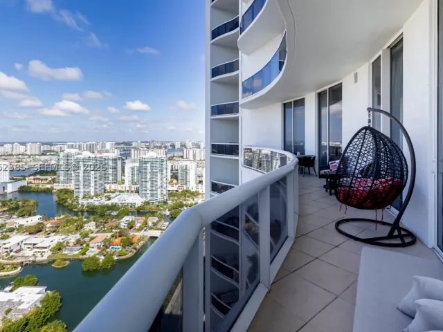 2-bedroom condo for sale in Sunny Isles Beach - 16001 Collins Ave 3605 - MondialRealty