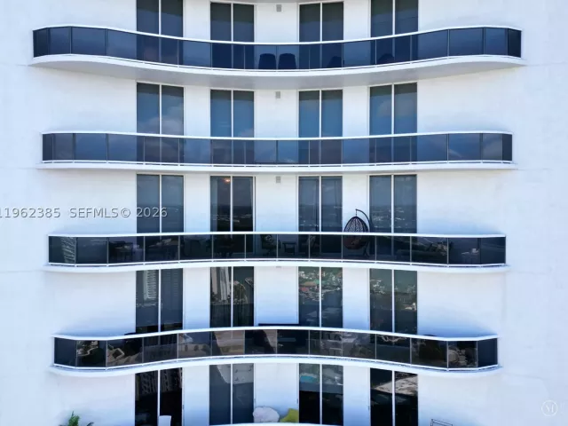 2-bedroom condo for sale in Sunny Isles Beach - 16001 Collins Ave 3605 - MondialRealty