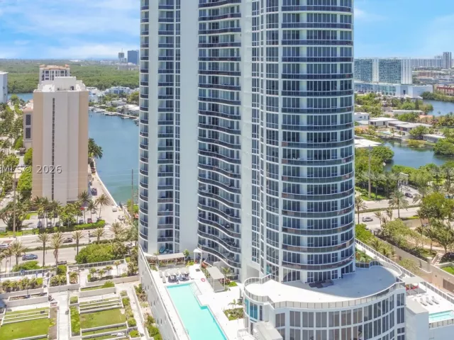 2-bedroom condo for sale in Sunny Isles Beach - 16001 Collins Ave 3605 - MondialRealty