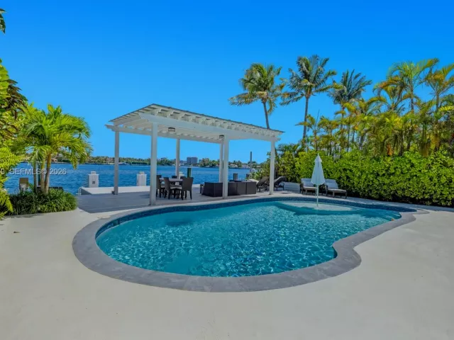 4-bedroom home for sale in Miami Beach - 1405 Stillwater Dr - MondialRealty