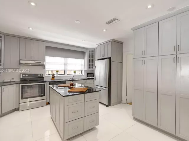 4-bedroom home for sale in Miami Beach - 1405 Stillwater Dr - MondialRealty