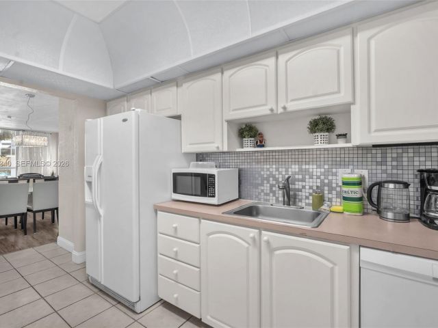 Apartment for rent  Unit #2W - photo 7415536