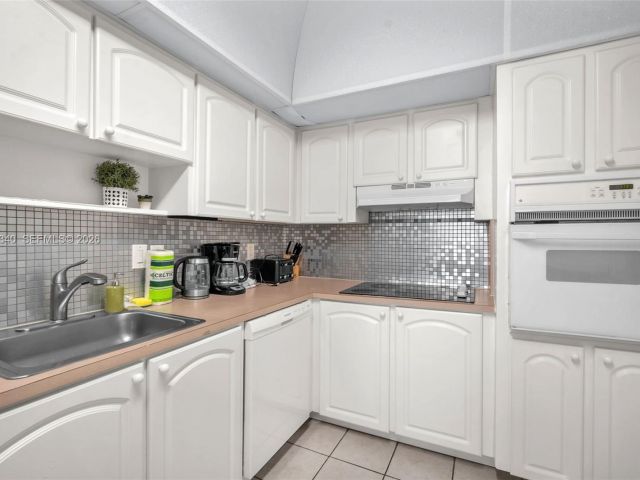 Apartment for rent  Unit #2W - photo 7415537