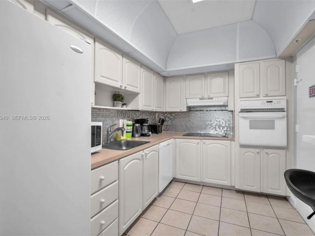 Apartment for rent  Unit #2W - photo 7415538