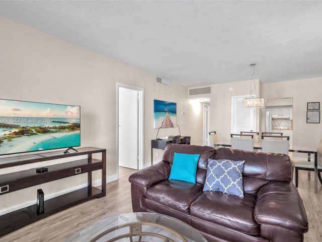 Apartment for rent  Unit #2W - photo 7415543