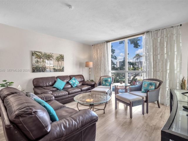 Apartment for rent  Unit #2W - photo 7415546