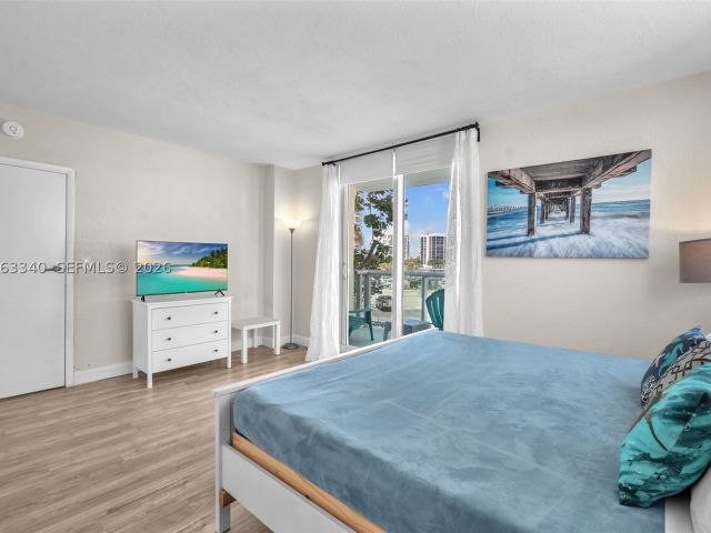2-bedroom condo for rent in Hollywood - 3801 S Ocean Dr 2W - MondialRealty