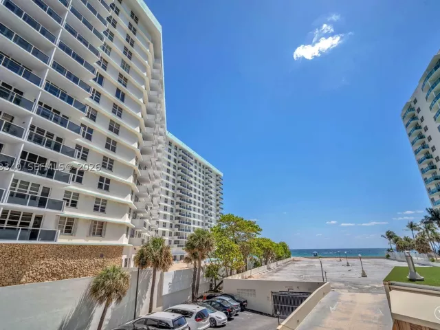 2-bedroom condo for rent in Hollywood - 3801 S Ocean Dr 2W - MondialRealty