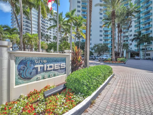 2-bedroom condo for rent in Hollywood - 3801 S Ocean Dr 2W - MondialRealty