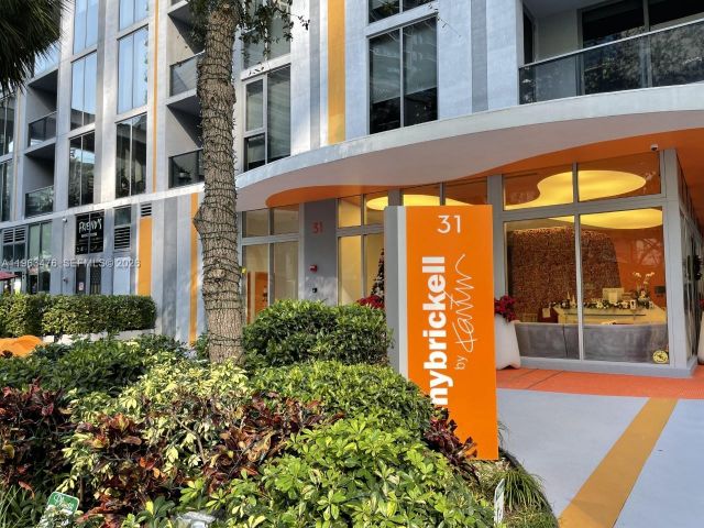 1-bedroom condo for rent in Miami - 31 SE 6th St 404 - MondialRealty