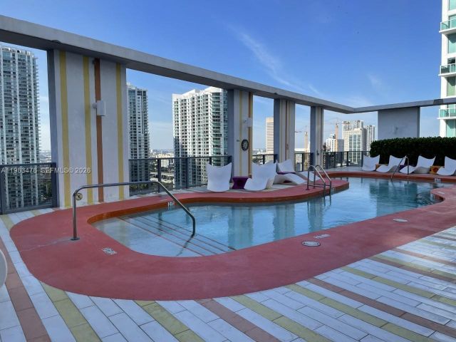 1-bedroom condo for rent in Miami - 31 SE 6th St 404 - MondialRealty
