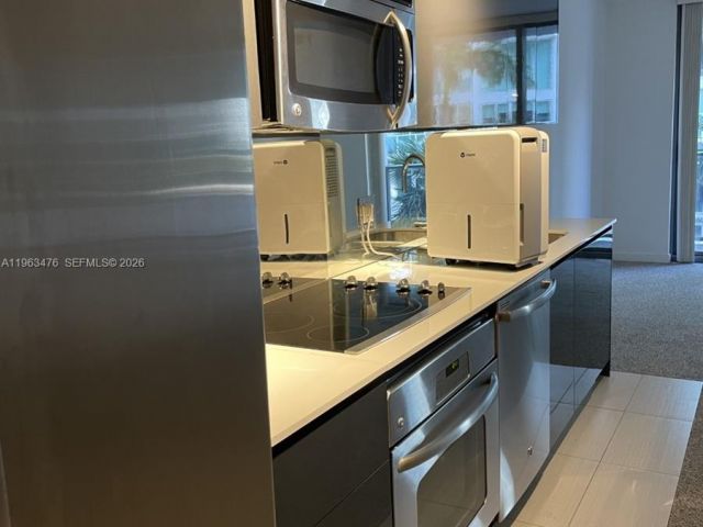 1-bedroom condo for rent in Miami - 31 SE 6th St 404 - MondialRealty