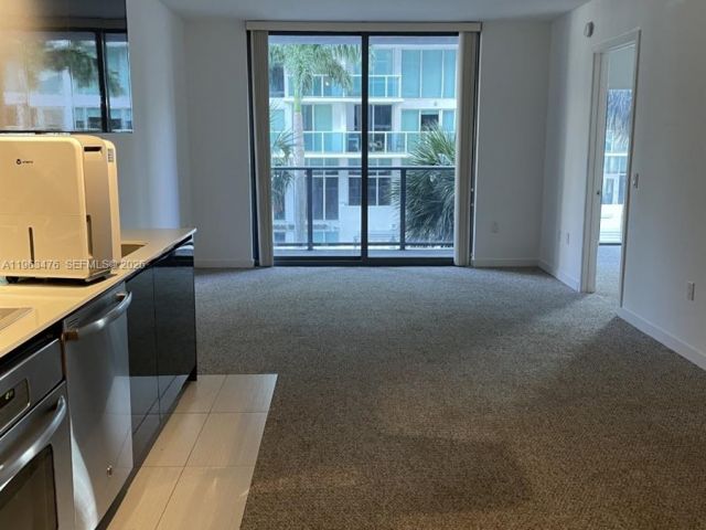 1-bedroom condo for rent in Miami - 31 SE 6th St 404 - MondialRealty