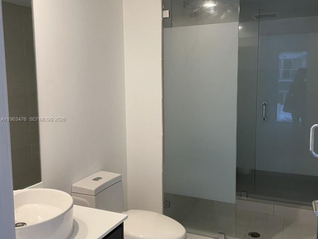 1-bedroom condo for rent in Miami - 31 SE 6th St 404 - MondialRealty