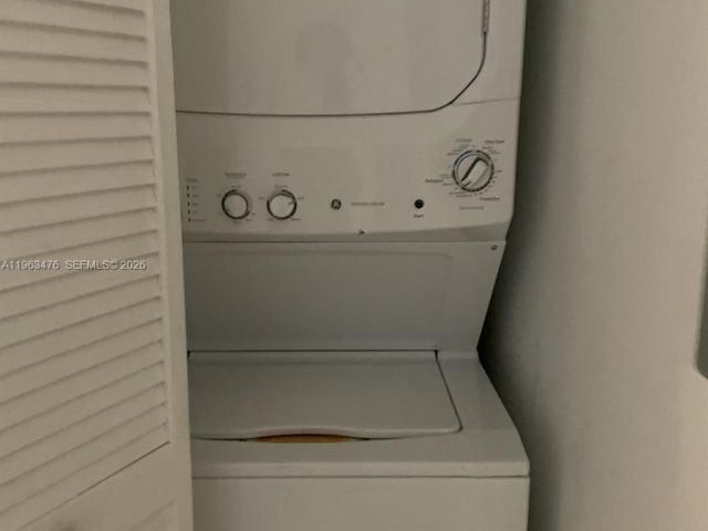 1-bedroom condo for rent in Miami - 31 SE 6th St 404 - MondialRealty