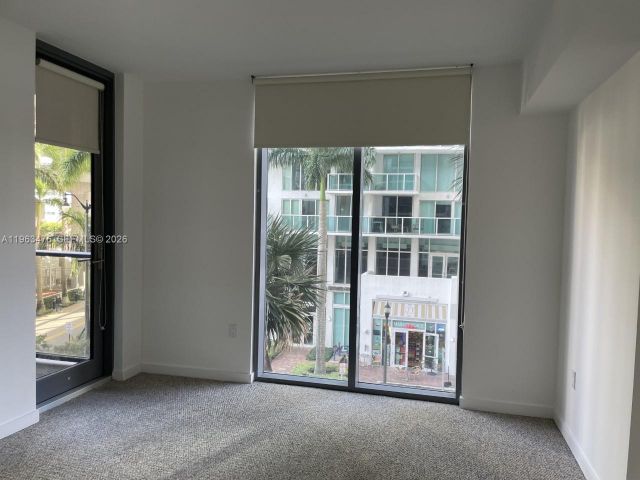 1-bedroom condo for rent in Miami - 31 SE 6th St 404 - MondialRealty