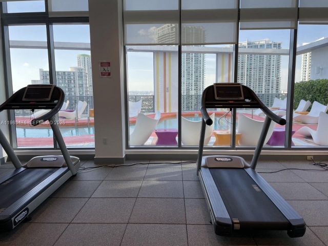 1-bedroom condo for rent in Miami - 31 SE 6th St 404 - MondialRealty