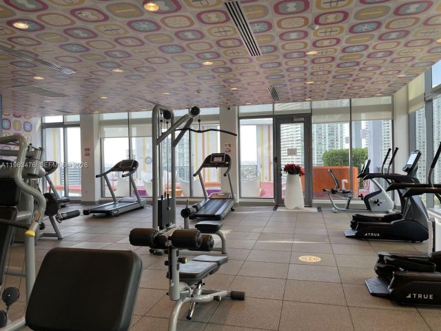 1-bedroom condo for rent in Miami - 31 SE 6th St 404 - MondialRealty